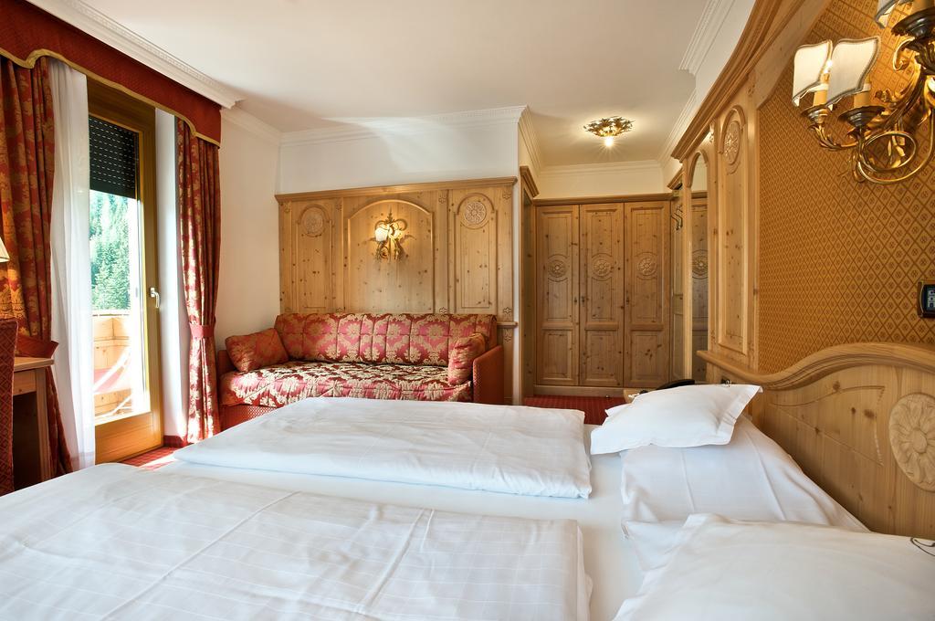 B&B Garni Serena Арабба Стая снимка